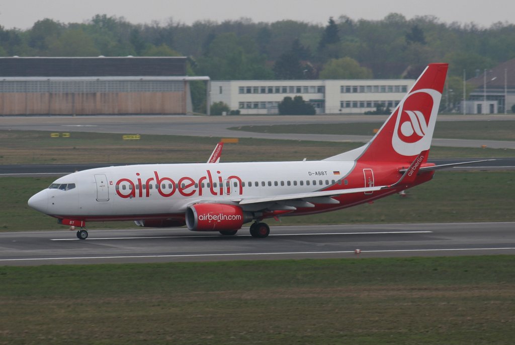 Air Berlin B 737-76N D-ABBT beim Start in Berlin-Tegel am 01.05.2010