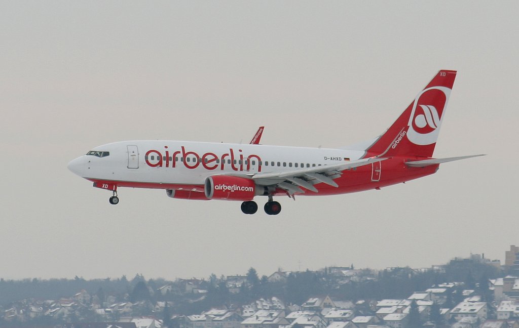 Air Berlin B 737-7K5 D-AHXD kurz vor der Landung in Stuttgart am 10.03.2010