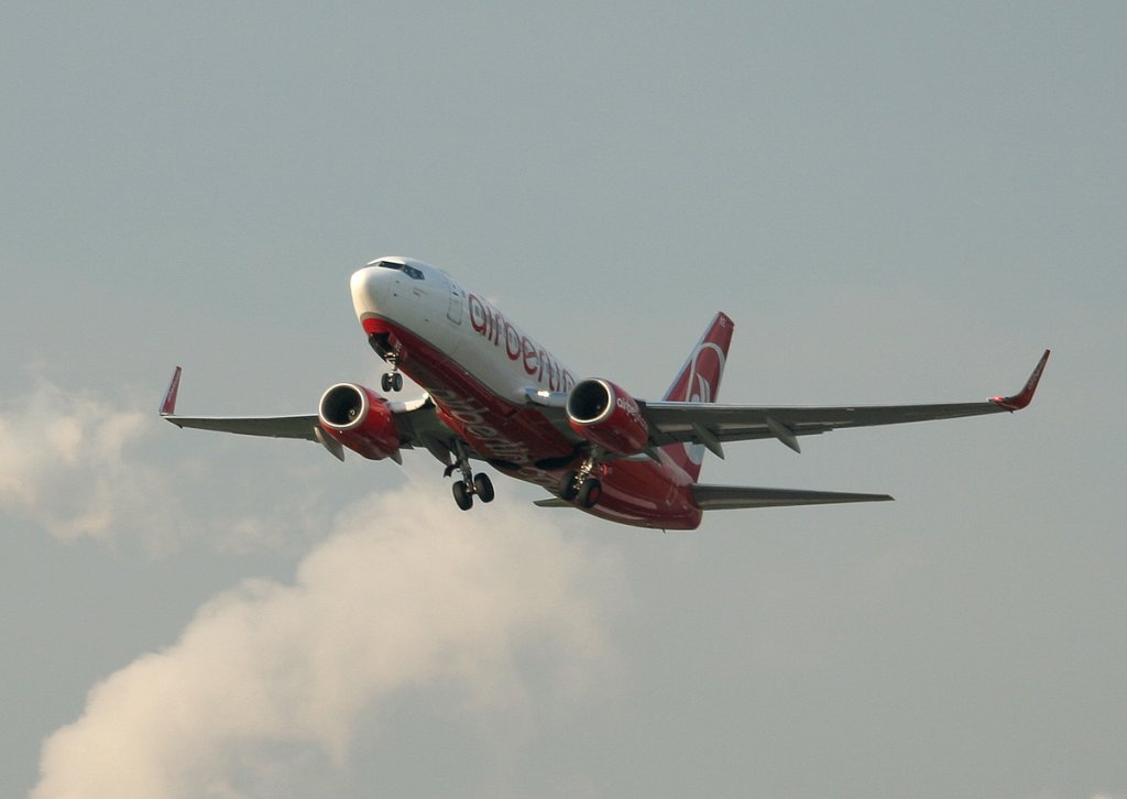 Air Berlin B 737-7K5 D-AHXE kurz nach dem Start in Berlin-Tegel am 17.09.2011