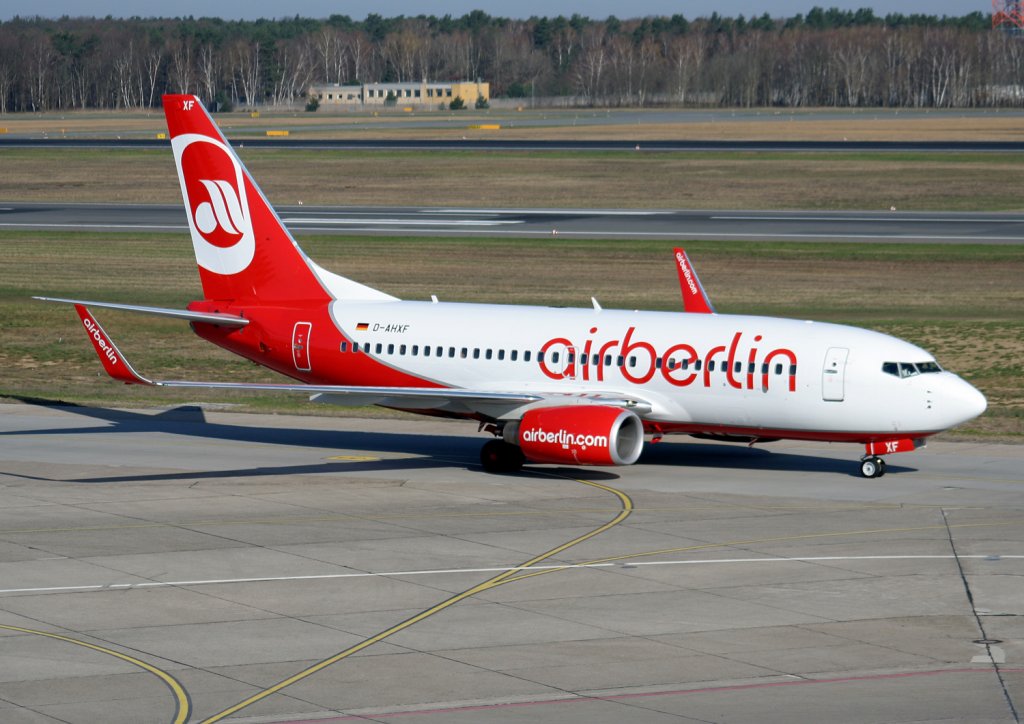 Air Berlin B 737-7K5 D-AHXF am 02.04.2010 auf dem Flughafen Berlin-Tegel