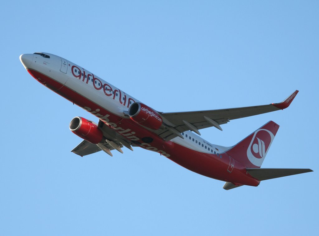 Air Berlin B 737-808 D-ABBX beim Start in Berlin-Tegel am 12.02.2011