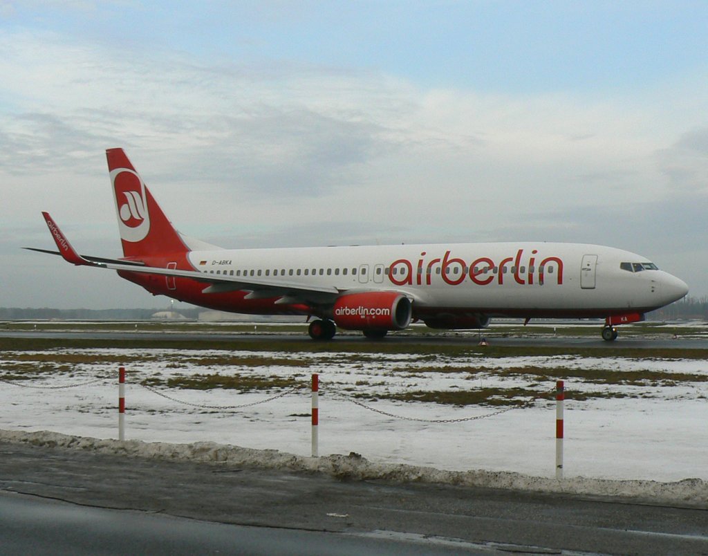 Air Berlin B 737-82R D-ABKA am Morgen des 08.01.2011 auf dem Flughafen Berlin-Tegel