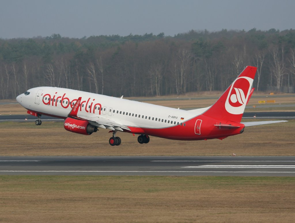 Air Berlin B 737-82R D-ABKA beim Start in Berlin-Tegel am 03.04.2011