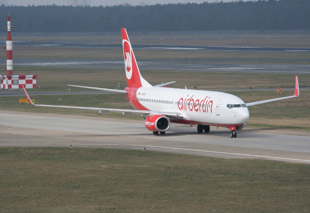 Air Berlin B 737-82R D-ABKA bei der Ankunft in Berlin-Tegel am 02.04.2011
