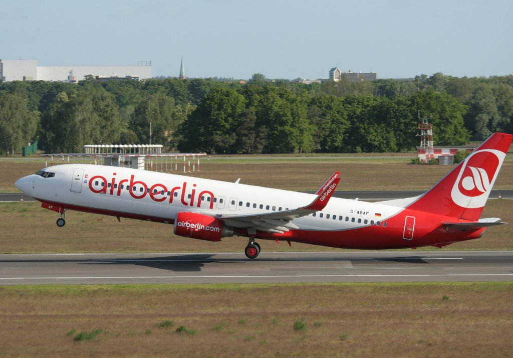 Air Berlin B 737-86J D-ABAF beim Start in Berlin-Tegel am 17.05.2012