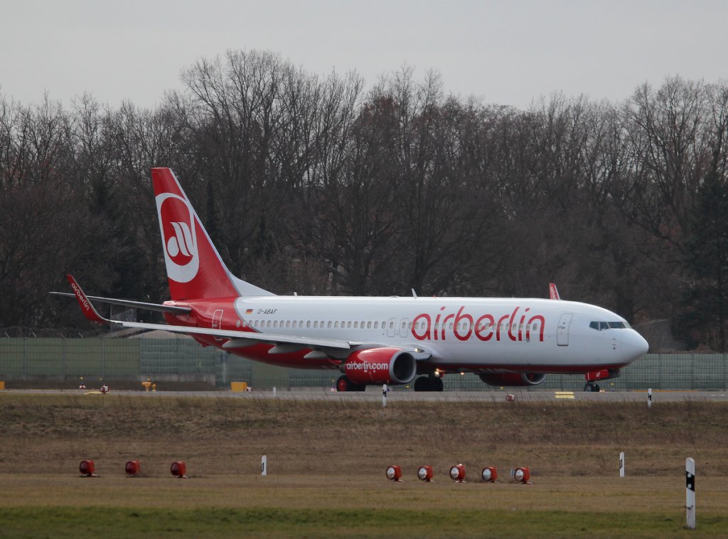 Air Berlin B 737-86J D-ABAF kurz vor dem Start in Berlin-Tegel am 01.03.2013