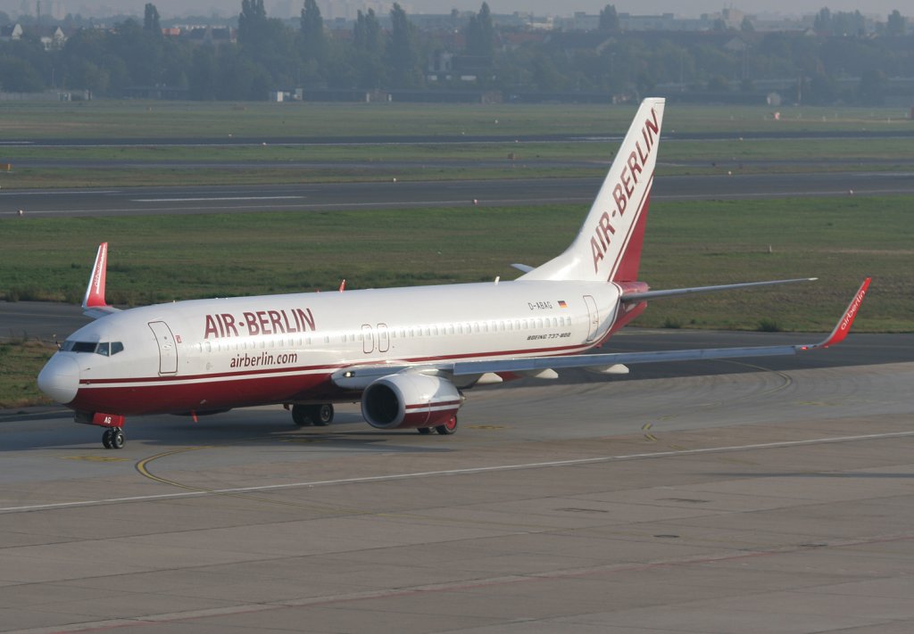 Air Berlin B 737-86J D-ABAG bei der Ankunft in Berlin-Tegel am 03.10.2010