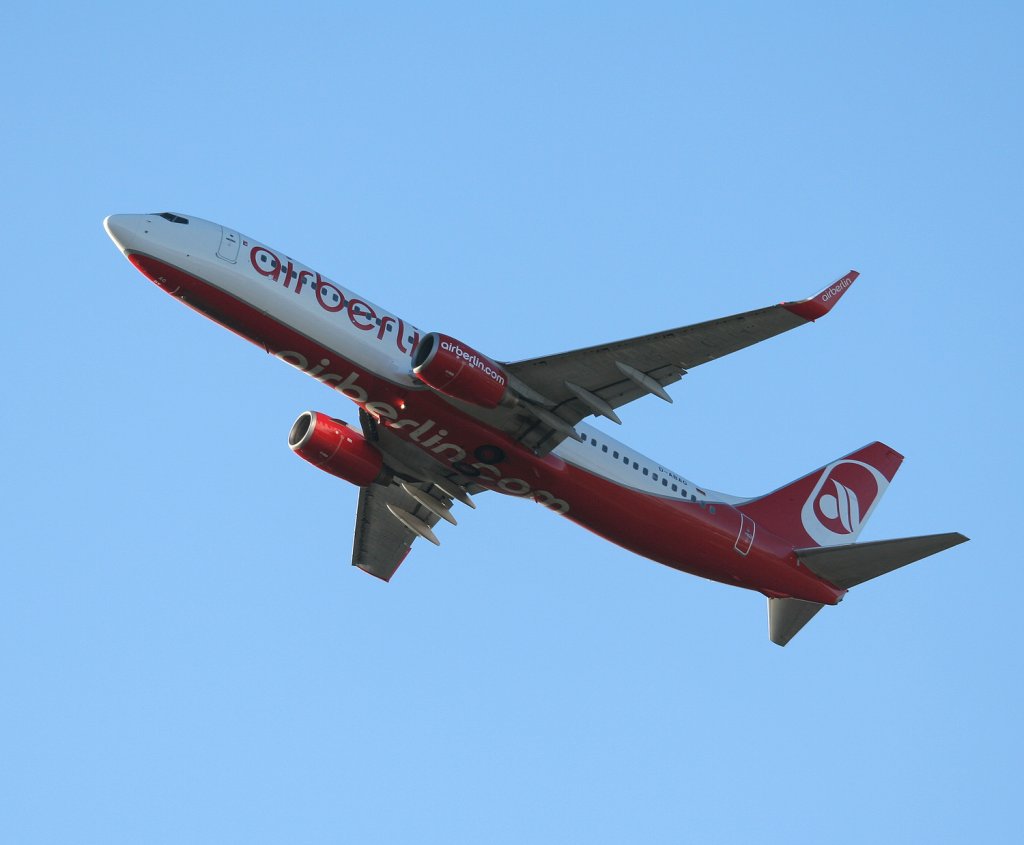 Air Berlin B 737-86J D-ABAG beim Start in Berlin-Tegel am 12.02.20111