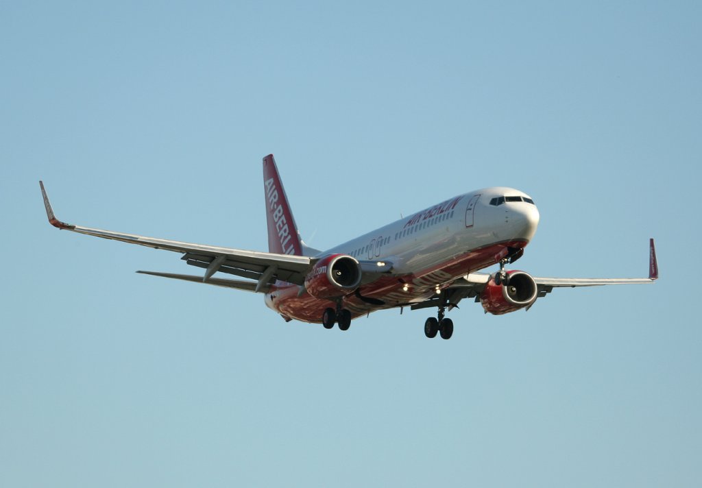 Air Berlin B 737-86J D-ABBD kurz vor der Landung in Berlin-Tegel am 30.09.2011
