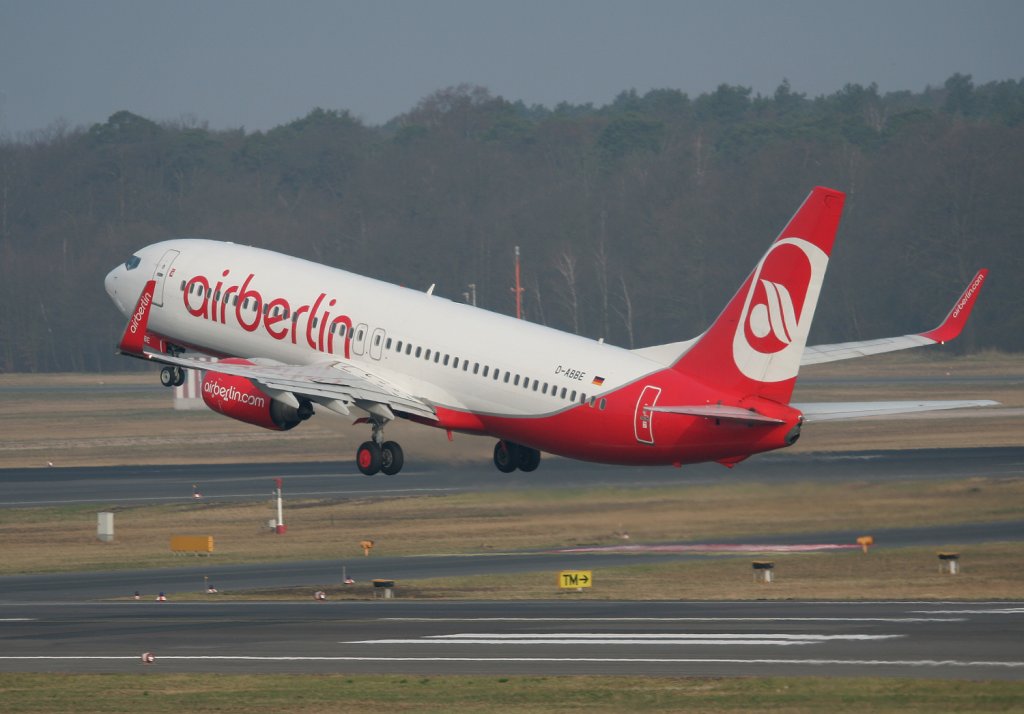Air Berlin B 737-86J D-ABBE beim Start in Berlin-Tegel am 02.04.2011