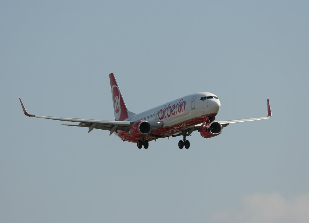 Air Berlin B 737-86J D-ABBF kurz vor der Landung in Berlin-Tegel am 17.09.2011