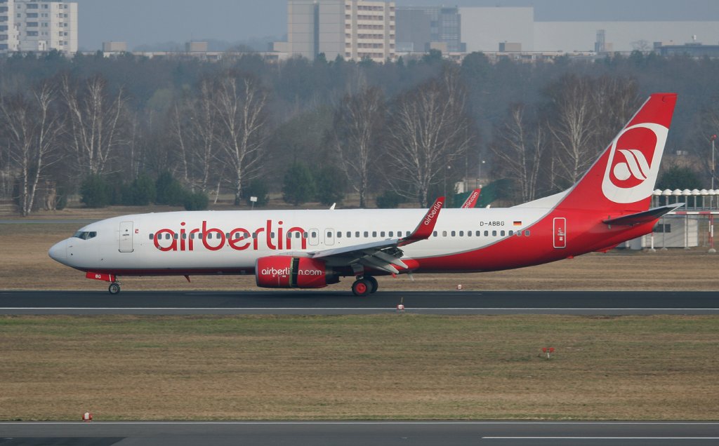 Air Berlin B 737-86J D-ABBG nach der Landung in Berlin-Tegel am 02.04.2011