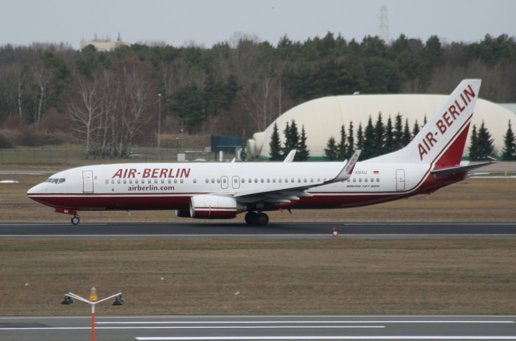 Air Berlin B 737-86J(WL) beim Start in Berlin-Tegel am 27.02.2010. Inzwischen unterwegs fr Corendon Airlines TC-TJH.