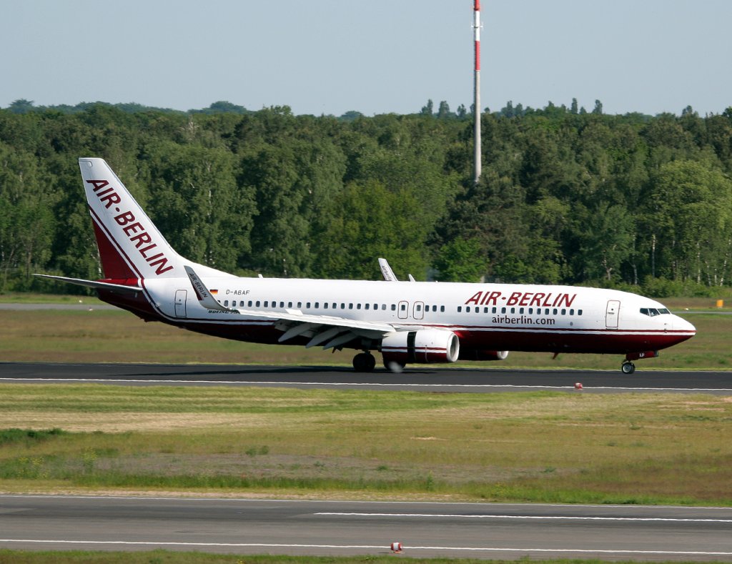 Air Berlin B 737-86J(WL) D-ABAF nach der Landung in Berlin-Tegel am 03.06.2010