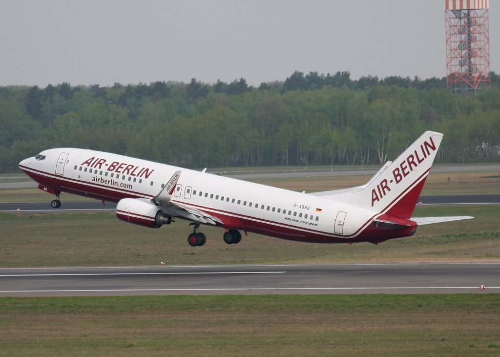 Air Berlin B 737-86J(WL) D-ABAG beim Start in Berlin-Tegel am 01.05.2010