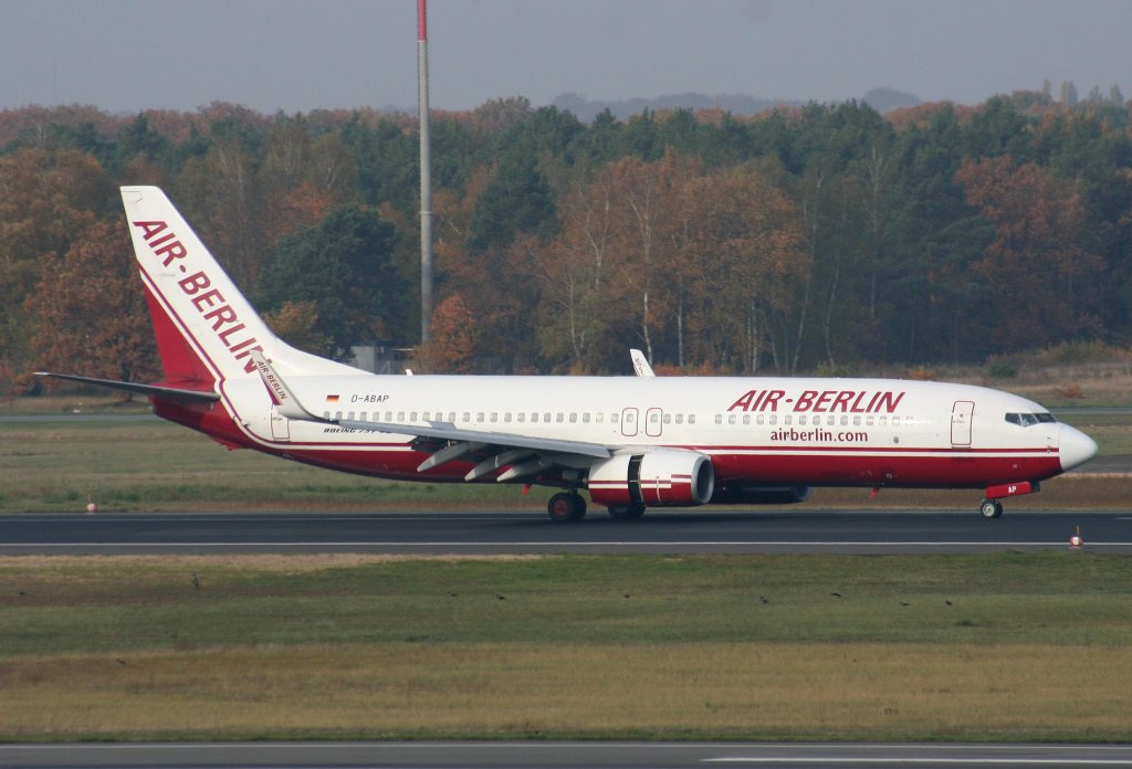 Air Berlin B 737-86J(WL) D-ABAP nach der Landung in Berlin-Tegel am 01.11.2009