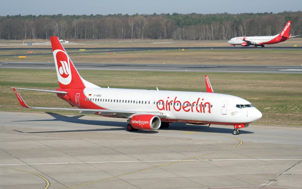 Air Berlin B 737-86J(WL) D-ABBG bei der Ankunft in Berlin-Tegel am 02.04.2010