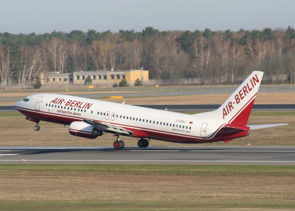Air Berlin B 737-8Q8 D-ABBU beim Start in Berlin-Tegel am 02.04.2010