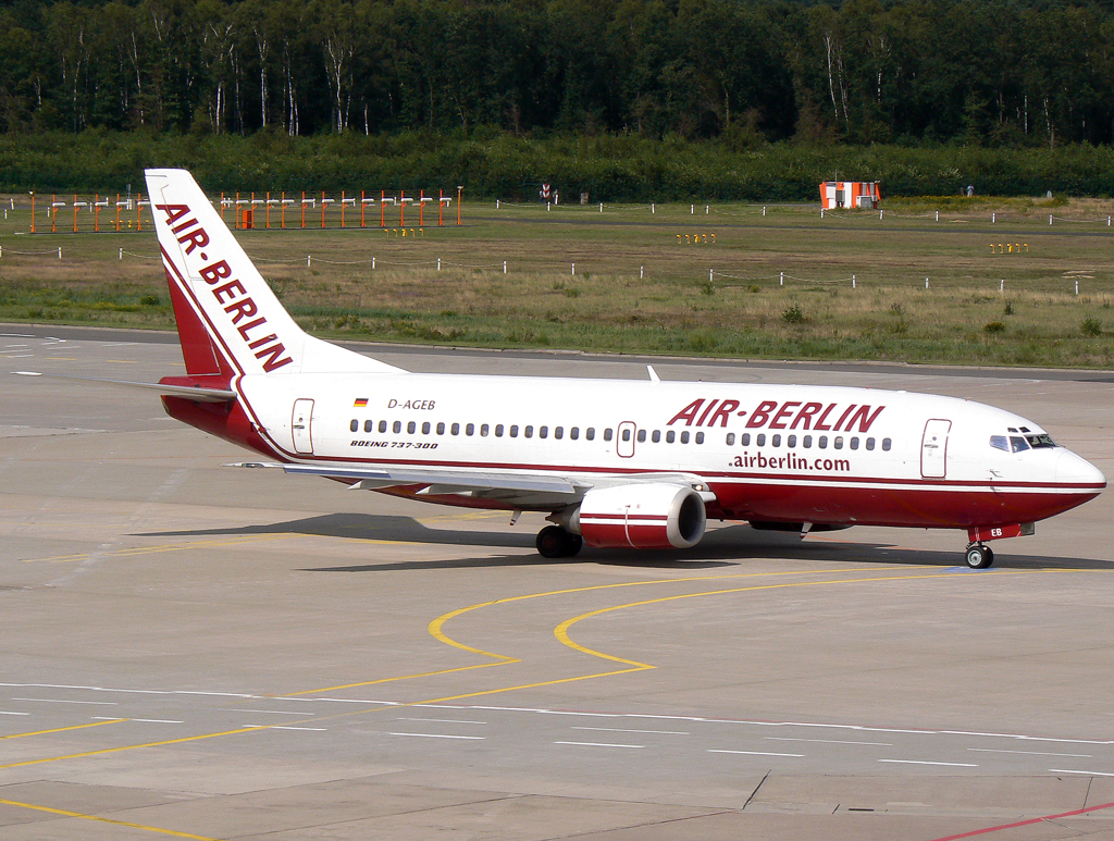 Air Berlin B737-300 D-AGEB auf dem Taxiway zur 14L in CGN / EDDK / Köln Bonn am 19.08.2007