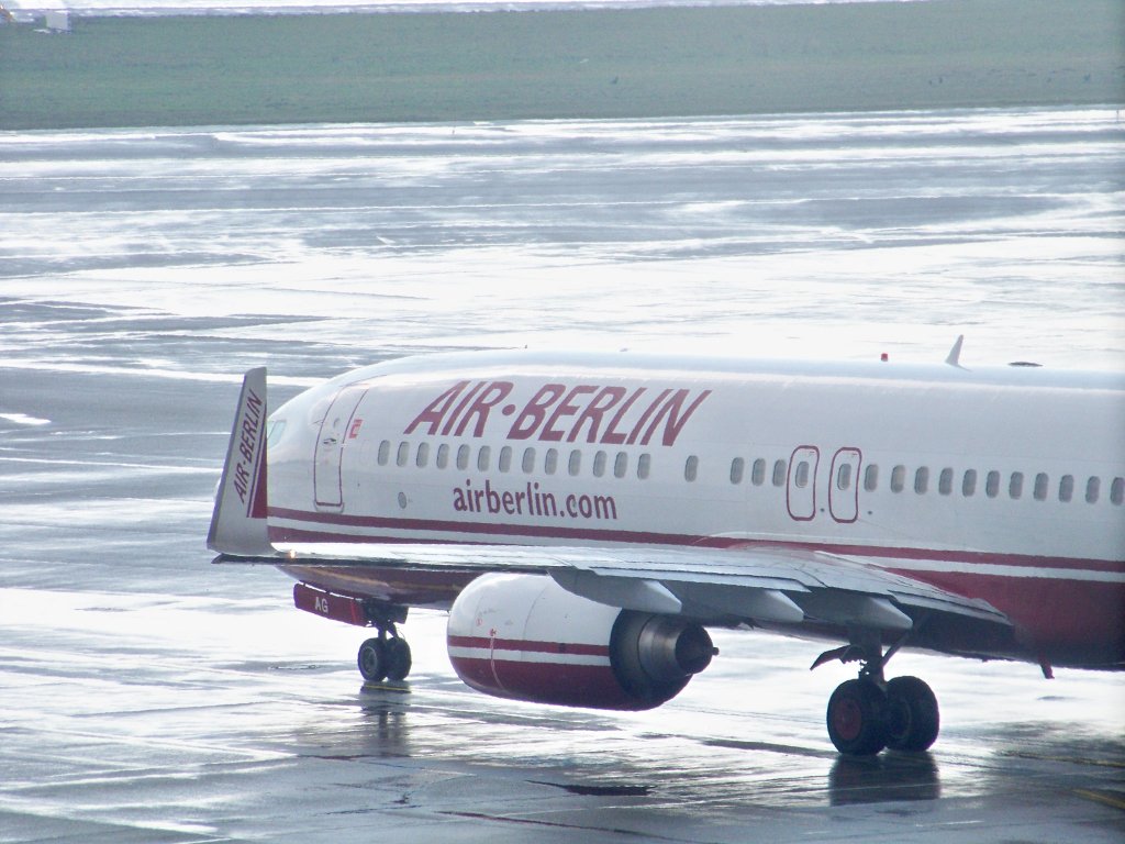 Air Berlin, B737-86J, D-ABAG auf dem Hamburger Flughafen. Aufgenommen am 27.03.10.