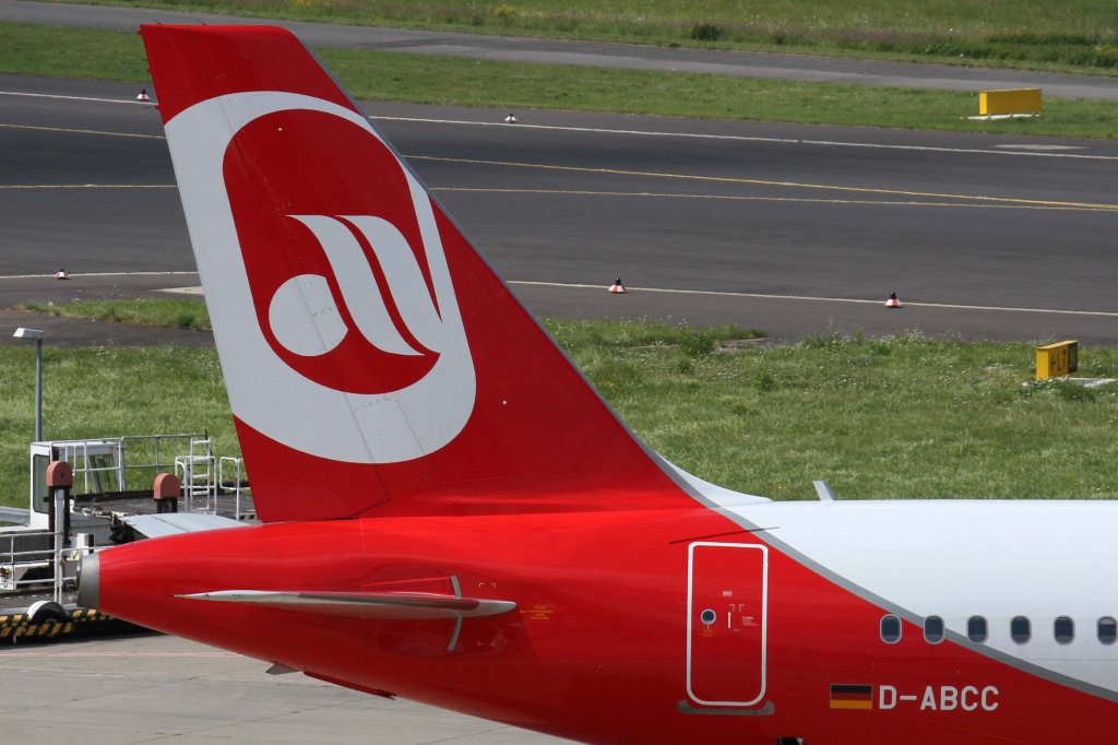 Air Berlin, D-ABCC, Airbus, A 321-200 (Seitenleitwerk/Tail), 11.08.2012, DUS-EDDL, Dsseldorf, Germany 