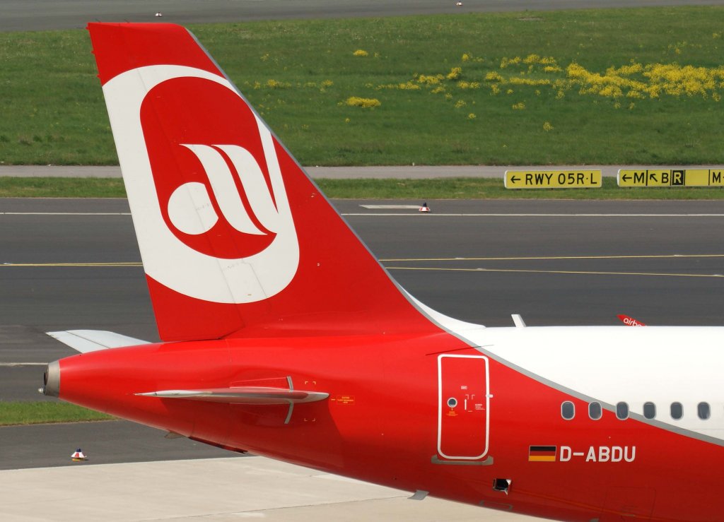 Air Berlin, D-ABDU, Airbus, A 320-200 (Seitenleitwerk/Tail), 29.04.2011, DUS-EDDL, Dsseldorf, Germany 