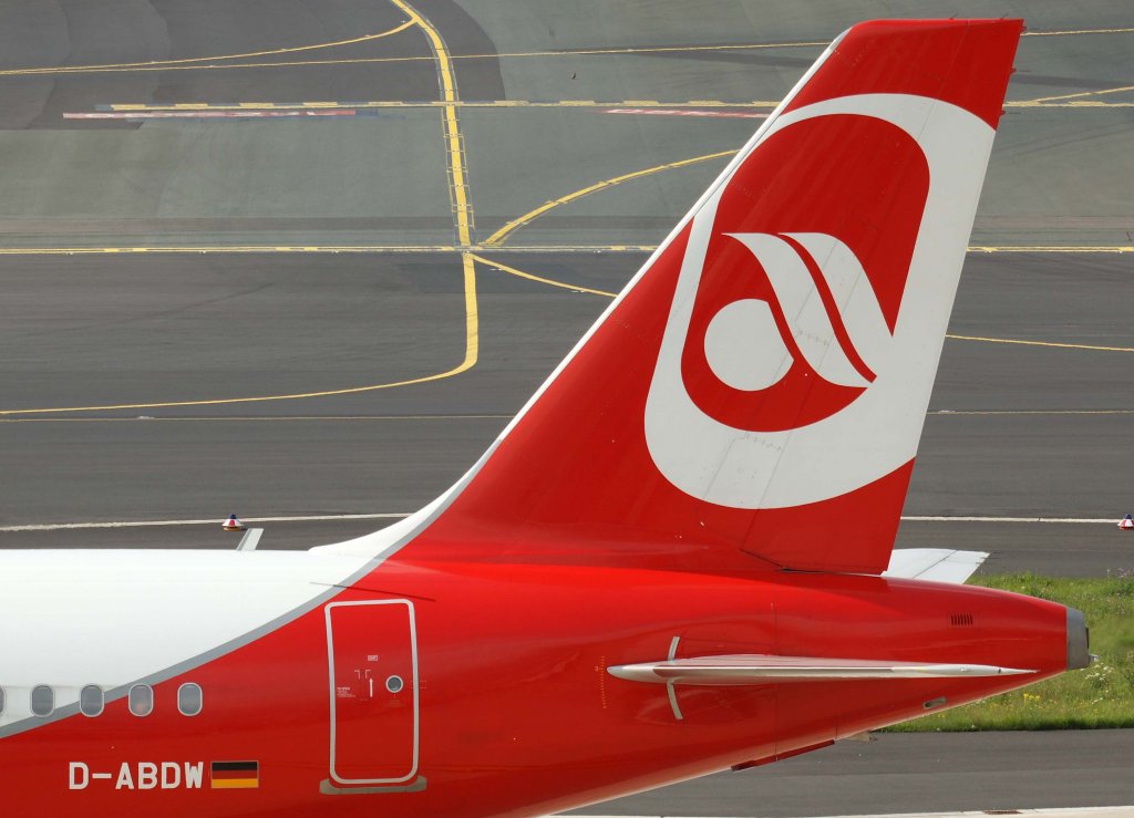 Air Berlin, D-ABDW, Airbus A 320-200 (Seitenleitwerk/Tail), 28.07.2011, DUS-EDDL, Dsseldorf, Germany 

