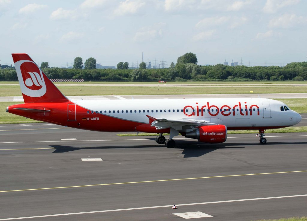 Air Berlin, D-ABFB (aktuelle AB-Lackierung), Airbus A 320-200, 2010.06.11, DUS, Dsseldorf, Germany
