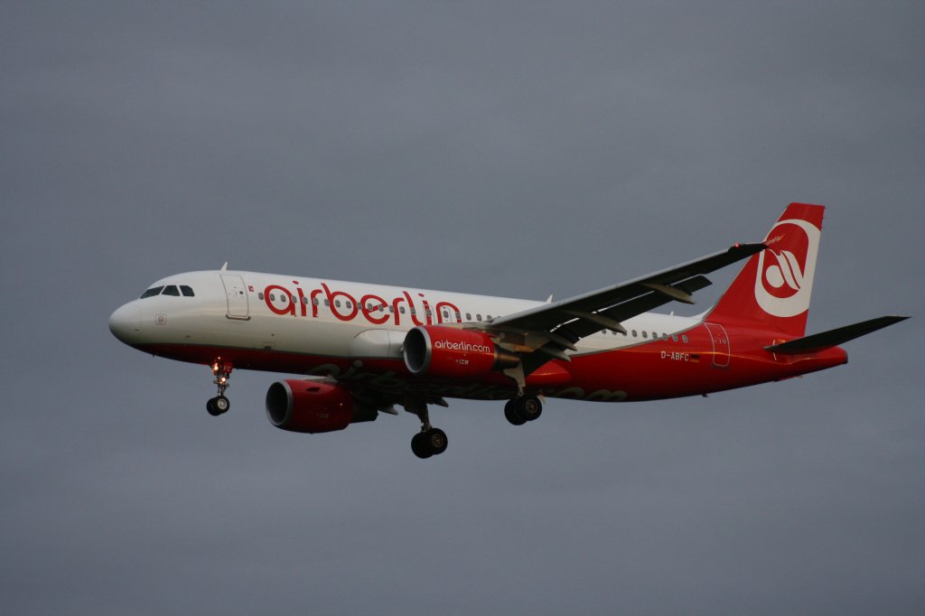 Air Berlin, D-ABFC, Airbus A320-214, 14.09.2011, HAM-EDDH, Hamburg, Germany