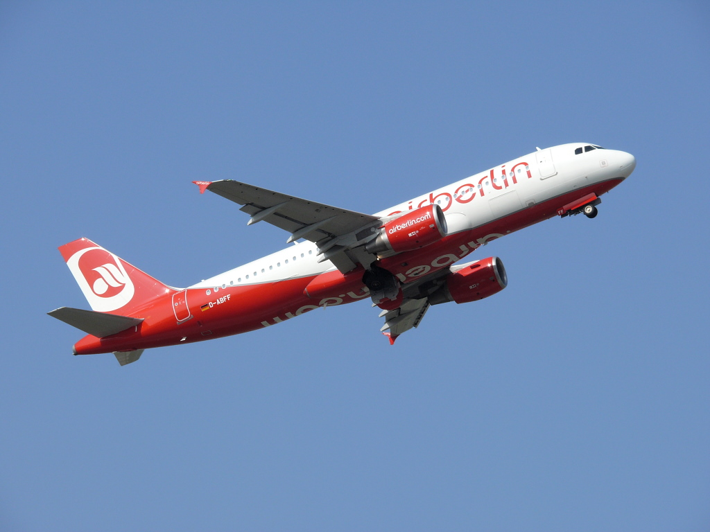 Air Berlin; D-ABFF; Airbus A320-214. Flughafen Dsseldorf. 27.03.2011.