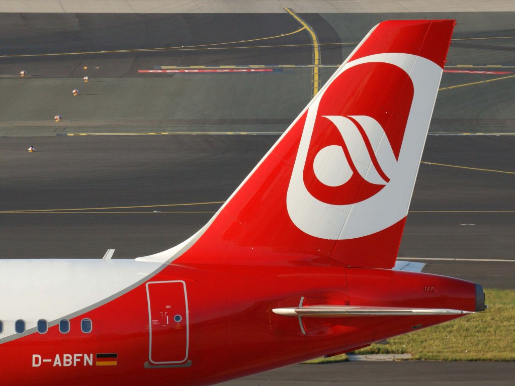Air Berlin, D-ABFN, Airbus A 320-200 (Seitenleitwerk/Tail), 13.11.2011, DUS-EDDL, Dsseldorf, Germany 