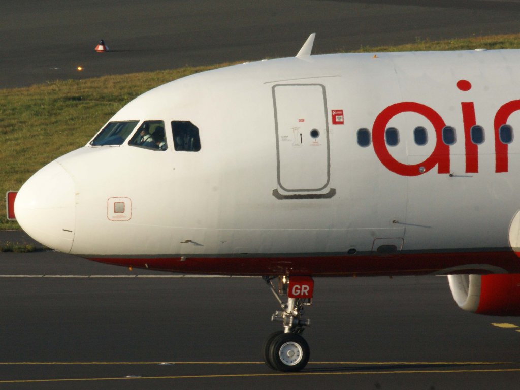 Air Berlin, D-ABGR, Airbus A 319-100 (Bug/Nose), 13.11.2011, DUS-EDDL, Dsseldorf, Germany