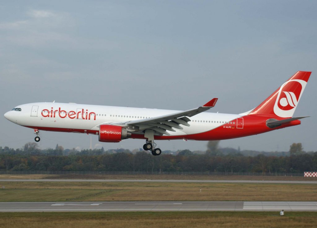 Air Berlin, D-ALPE (aktuelle-AB-Lackierung), Airbus A 330-200, 2009.10.24, DUS, Dsseldorf, Germany