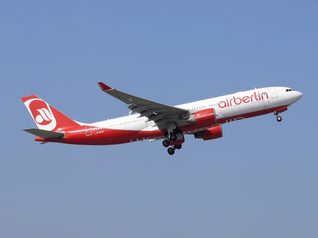 Air Berlin; D-ALPH; Airbus A330-223. Flughafen Dsseldorf. 27.03.2011.