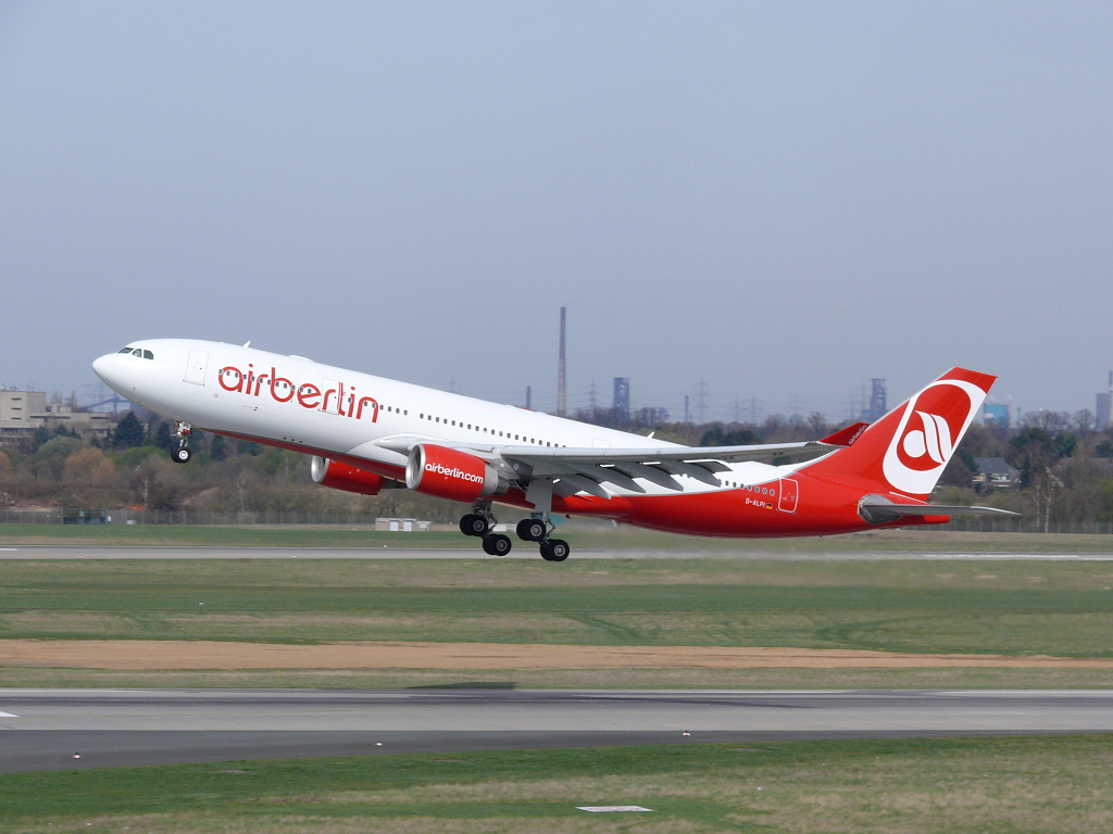 Air Berlin; D-ALPI; Airbus 330-223. Flughafen Dsseldorf. 02.04.2010.
