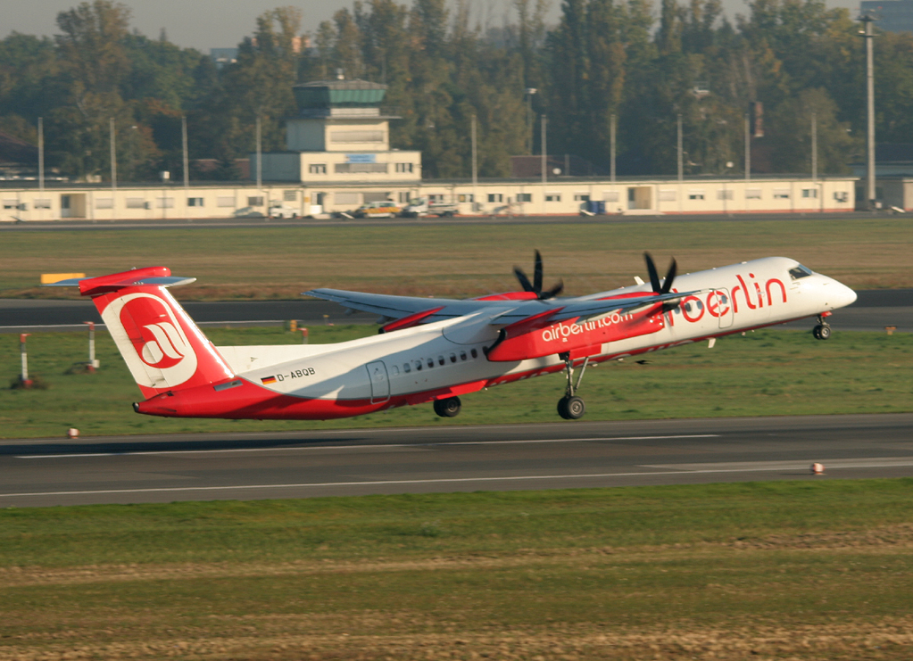 Air Berlin De Havilland Canada DHC-8-402Q D-ABQB beim Start in Berlin-Tegel am 01.10.2011