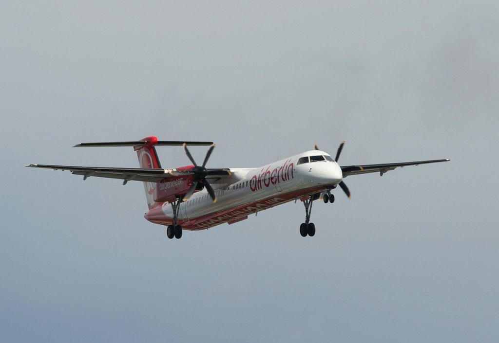 Air Berlin De Havilland Canada DHC-8-402Q D-ABQC kurz vor der Landung in Berlin-Tegel am 25.06.2012