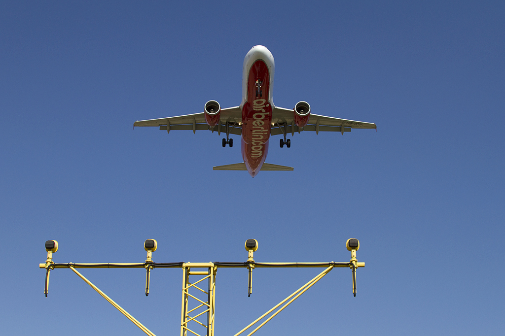 Air Berlin, HB-IOP, Airbus, A320-214, 10.09.2010, BCN, Barcelona, Spain 



