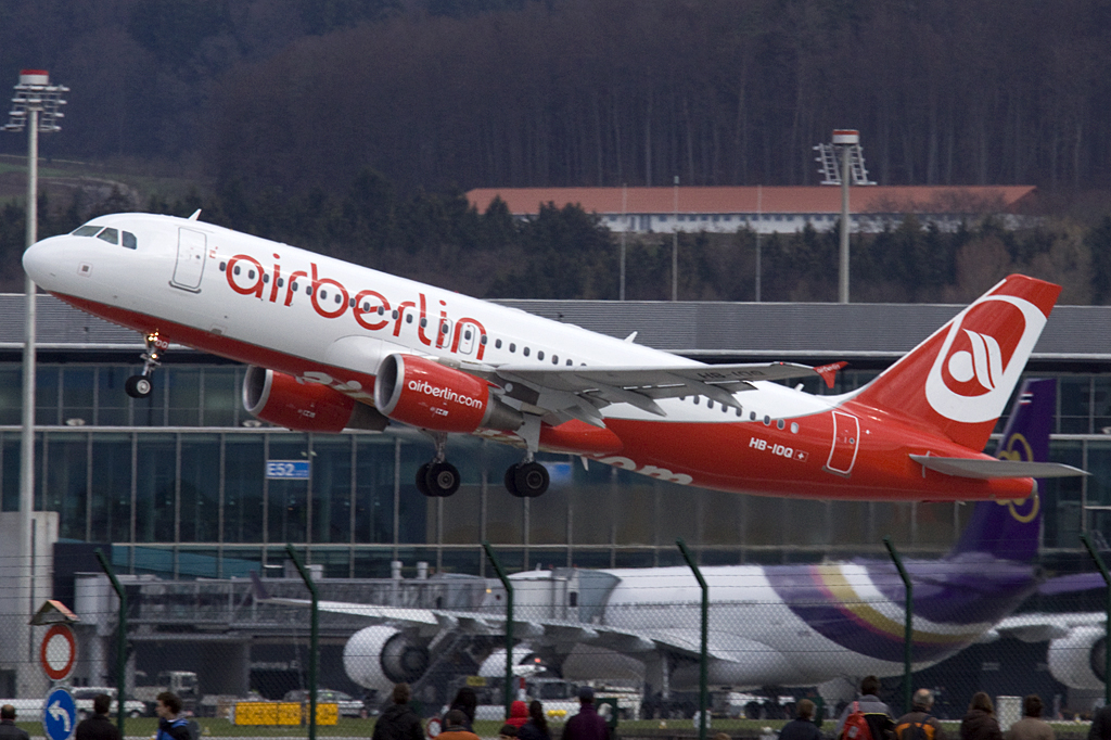 Air Berlin, HB-IOQ, Airbus, A320-214, 05.04.2010, ZRH, Zuerich, Switzerland



