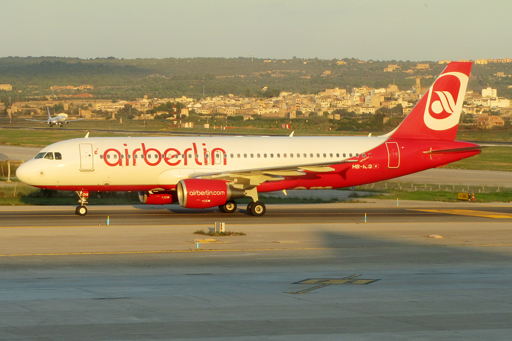 Air Berlin, HB-IOQ, Airbus, A320-214, 24.10.2010, PMI, Palma de Mallorca, Spain


