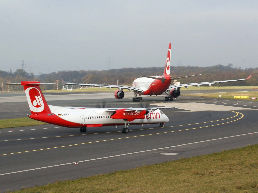Air Berlin (LGW), D-ABQA, DHC 8Q-400 (sie wartet hninter Big-Brother  D-ALPD  auf den Start), 13.11.2011, DUS-EDDL, Dsseldorf, Germany 