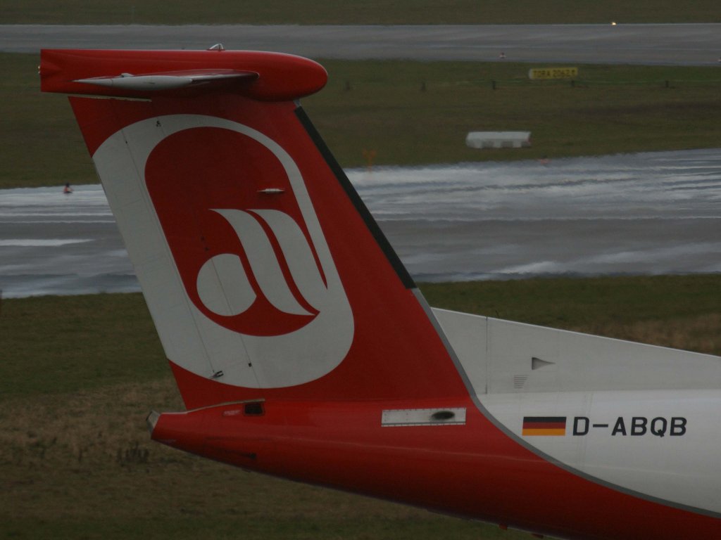 Air Berlin (LGW), D-ABQB, Bombardier~DHC, 8Q-400, 06.01.2012, DUS-EDDL, Dsseldorf, Germany