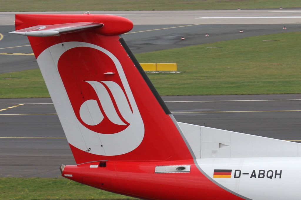 Air Berlin (LGW), D-ABQH, Bombardier~DHC, 8Q-400 (Seitenleitwerk/Tail), 10.11.2012, DUS-EDDL, Dsseldorf, Germany