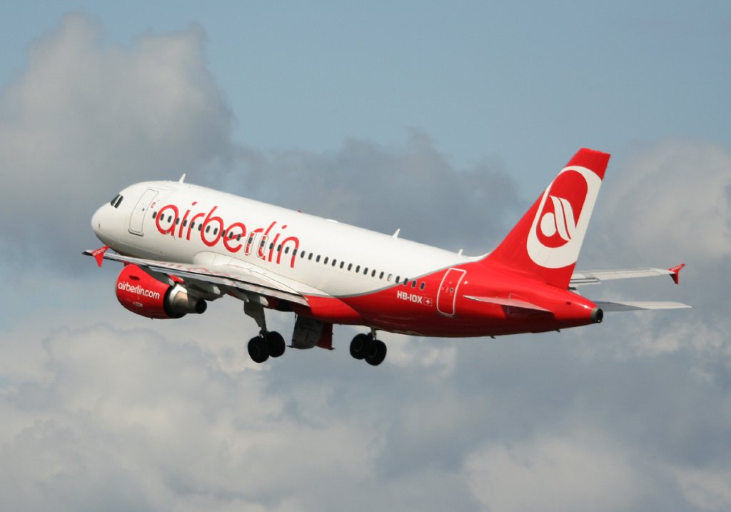 Air Berlin(Belair) A 319-112 HB-IOX beim Start in Berlin-Tegel am 17.05.2012