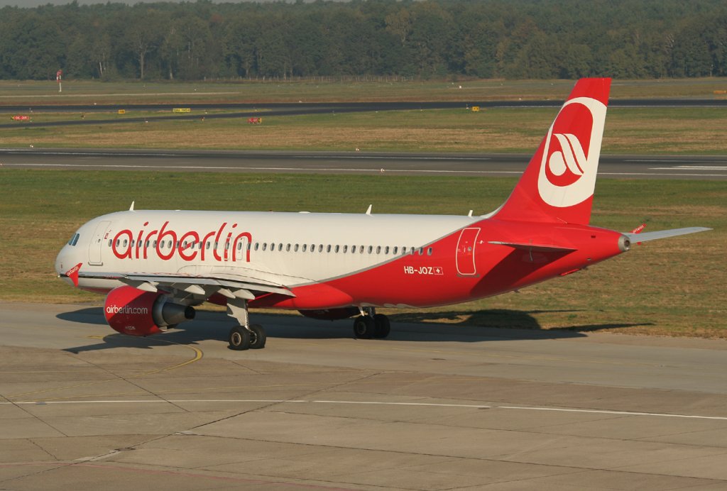 Air Berlin(Belair) A 320-214 HB-JOZ auf dem Weg zum Start in Berlin-Tegel am 01.10.2011