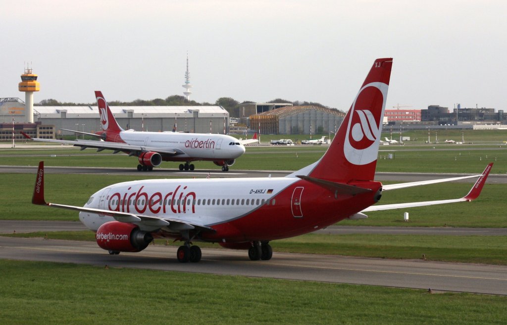Air Berlin,D-AHXJ,(c/n35277),Boeing 737-7K5(WL),02.05.2013,HAM-EDDH,Hamburg,Germany (Hinten Air Berlin,D-ABXC,Airbus A330-223)
