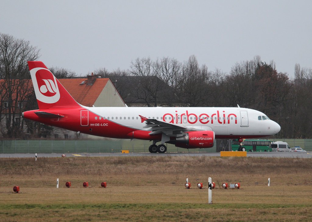 Air Berlin(Niki) A 319-112 OE-LOC kurz vor dem Start in Berlin-Tegel am 03.03.2013