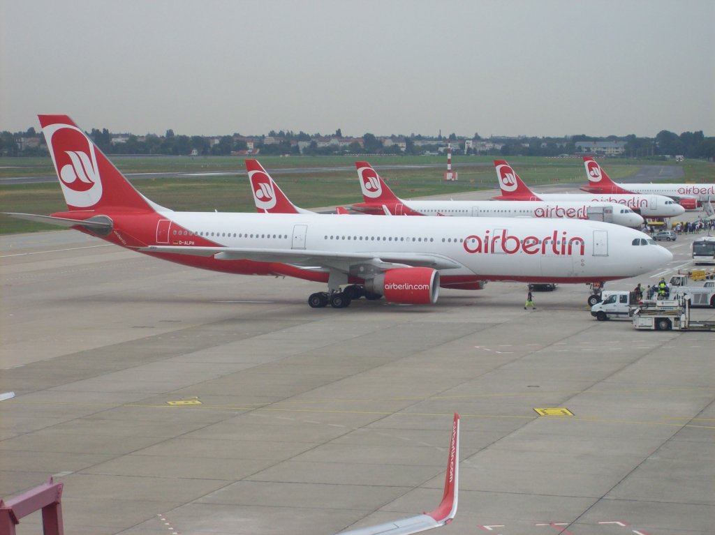 Air Berlin
Typ:Airbus A330
Flughafen:TXL
Kennung:D-ALPH
Datum:14.8.2011