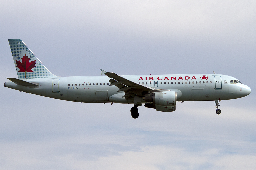 Air Canada, C-FLSS, Airbus, A320-211, 31.08.2011, YUL, Montreal, Canada 




