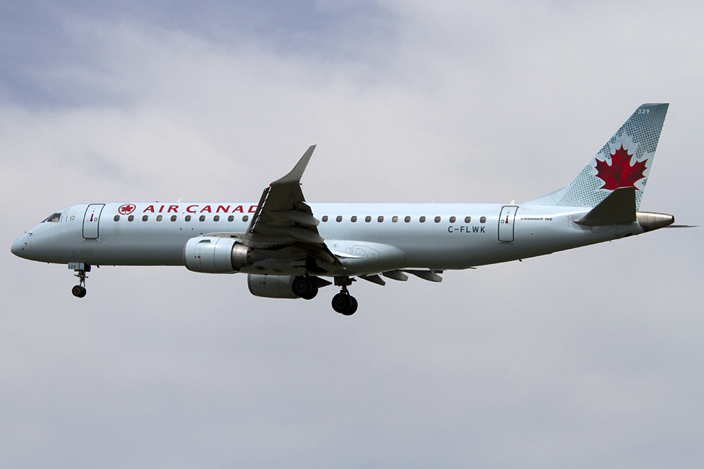 Air Canada, C-FLWK, Embraer, ERJ-190AR, 25.08.2011, YUL, Montreal, Canada 




